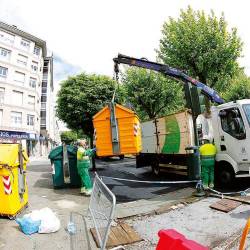 La empresa Urbaser asumirá nuevamente los servicios de recogida de basura y limpieza en Santiago. Foto: F. Blanco