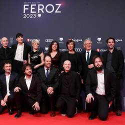 El equipo de la película “As Bestas” posa a su llegada a la ceremonia de entrega de la décima edición de los Premios Feroz que otorga la Asociación de Informadores Cinematográficos de España (AICE), este sábado en Zaragoza. EFE/Javier Cebollada