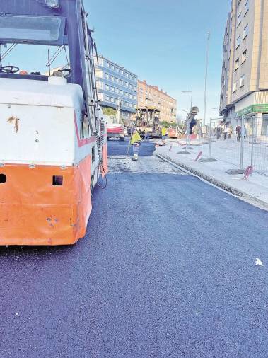 HÓRREO. Tras completar el asfaltado, las obras del Hórreo se centran en los pasos de peatones