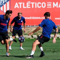 Varios jugadores del Atlético de Madrid (en el centro, Koke), durante un entrenamiento esta misma semana. Foto: Efe 