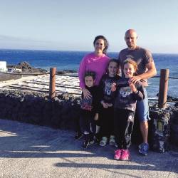 En La palma. Lucía y Evaristo con sus hijos Laura, Sofía y Marcos en la localidad de Breña Baja