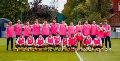 DE ROSA La selección española vistió este sábado petos rosas en apoyo a la lucha contra el cáncer de mama. Foto: RFEF