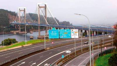 Imagen de la AP-9 en el puente de Rande, a la entrada de Vigo