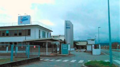 Grandes empresas, como Nestlé, están instaladas en los lindes del municipio de Pontecesures. Foto: C. G.