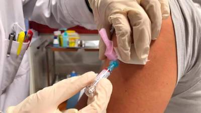 La vacunación antigripal arranca el lunes con los sanitarios y desde el 25 con mayores de 65 años
