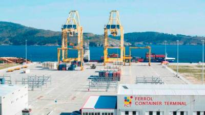 Movimiento en la terminal de contenedores del puerto exterior de Caneliñas (Ferrol). Foto: Archivo.