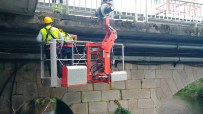 Obras de acondicionamento e ampliación da ponte de Baio sobre o río Grande. Foto: Xunta