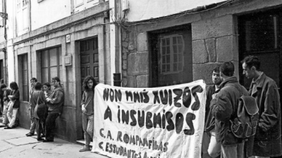 Cuando un grupo de antimilitaristas se manifestaron en Compostela contra las condenas por insumisión