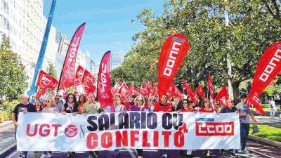 imagen de archivo de una manifestación de los sindicatos en A Coruña exigiendo una subida salarial. Foto: E.press