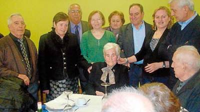 Rosalía de la Fuente celebra cien años en Pontemaceira