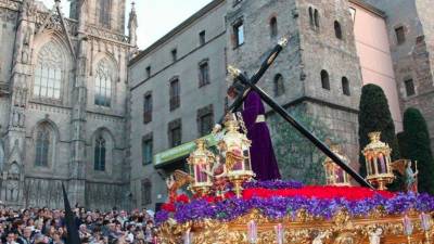 Cataluña. Unas 300.000 personas se concentran en las procesiones del Viernes Santo en Barcelona. (Fuente, elconfidencialdigital.com)