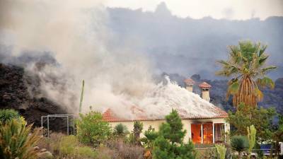 daños. Una casa es destruida por la lava del volcán de la zona de Cabeza de Vaca (El Paso). Foto: Europa Press 