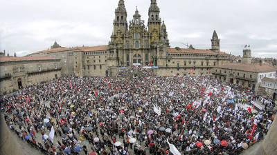 Movilización multitudinaria en Santiago contra el 'decretazo' del gallego en la enseñanza
