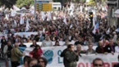 Miles de personas se manifiestan en Santiago de Compostela por el derecho a vivir en gallego