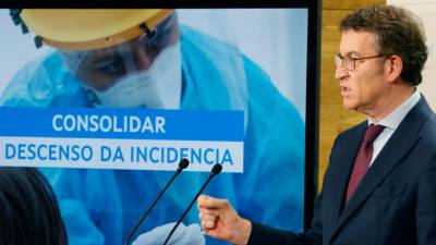 comité clínico. El presidente de la Xunta explicando ayer la situación de la pandemia. Foto: Lavandeira Jr. / Efe