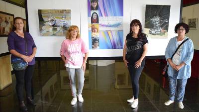 Catro pintoras da comarca reúnen as súas obras na exposición Encontros creativos