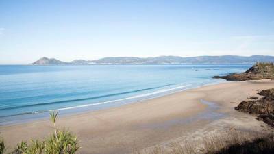 PLAYAS. Panorámica de la playa de Fonforrón, una de las veinte que hay en el litoral de Porto do Son.