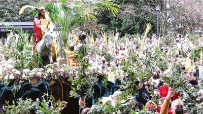 La procesión de la Borriquita abrió el Domingo de Ramos de la Semana Santa de Ferrol Foto: Efe/Kiko Delgado