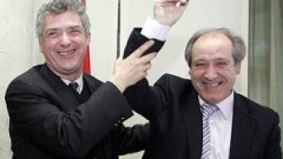 García Liñares toma posesión en un acto donde pone en duda la gestión de Meana