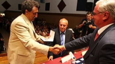 Vicente Araguas recibe o título de Fillo Predilecto de Neda