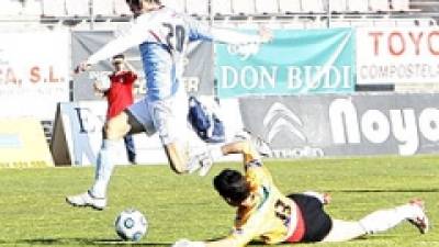 Triste empate (1-1) en San Lázaro de una SD Compostela que no pudo con el Guijuelo
