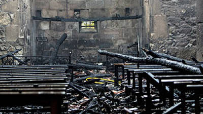 Un incendio arrasa la capilla de Os Remedios en Ourense