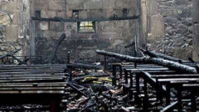Un incendio arrasa la capilla de Os Remedios en Ourense