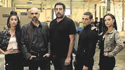 thriller. Segundo por la izquierda, Luis Tosar y otros miembros del equipo, como Calparsoro (centro). Foto: V. F.