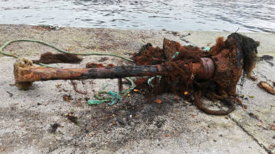 Un pesquero atrapó una pieza antigua con sus redes