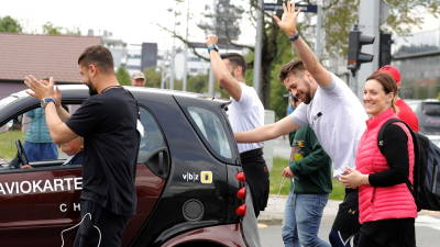 Un croata afirma haber logrado un récord Guinness, al empujar un coche 106 km