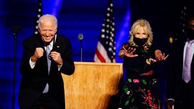 Jill Biden con su esposo en una imagen de noviembre del pasado año / EFE/EPA/JIM LO SCALZO