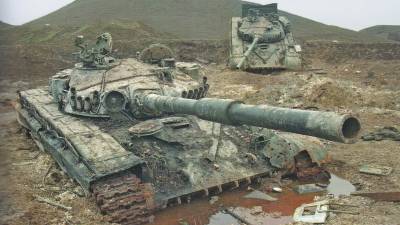 Tanques rusos destruidos en la guerra de Chechenia. La superioridad militar rusa no sirvió para contrarrestar la resistencia de los chechenos.