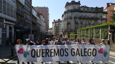 Multitudinaria manifestación nas rúas compostelás: 'En Galicia, en galego'