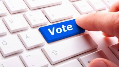 sufragio online. El voto es, hoy en día, de las pocas cosas que no están accesibles en un clic. El posible pucherazo cibernético impone respeto.