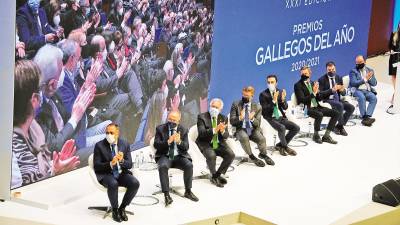 Desde la izquierda, Julio García Comesaña, Sánchez Bugallo, Miguel Santalices, Feijóo, Alberto Tajes, José Miñones, Román Rodríguez y Antonio López.