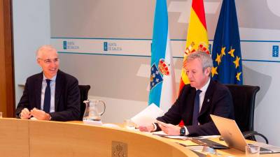 El presidente de la Xunta, Alfonso Rueda, y su vicepresidente primero, Francisco Conde, en la reunión del Consello de la Xunta. FOTO: XUNTA