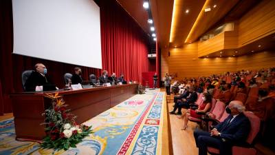 Feijóo compromete la movilización de 3.000 millones para la universidad gallega hasta 2026