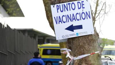 Galicia se acerca al 70 % de la población vacunada con al menos una dosis y casi el 53 % de inmunizados