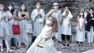 Desfile de moda en liño no castelo de Vimianzo. Foto: Concello de Vimianzo