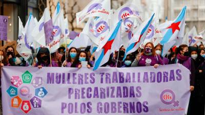 Cabecera de la manifestación de CIG en A Coruña, una de las 21 que el sindicato convocó a mediodía en las siete urbes y otras localidades. Foto: Cabalar