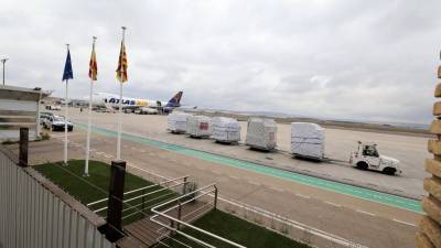 Aterriza en Zaragoza un avión procedente de China con material sanitario donado por Inditex