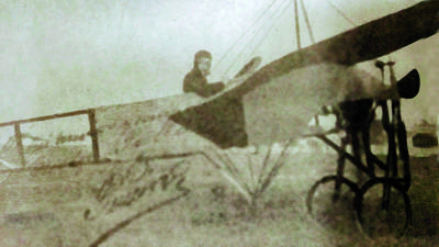 Gallego pionero en vuelo invertido
