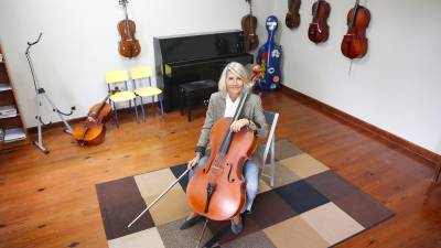 Directora. La violonchelista de la República Checa Vera Kolar dirige el centro compostelano. Foto: A. Hernández 