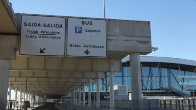 Fomento aprueba que el aeropuerto de Santiago pase a llamarse Rosalía de Castro