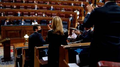 MADRID, 22/10/2020. - El líder del PP, Pablo Casado, aplaudido tras su intervención en la segunda sesión del debate de moción de censura presentada por Vox, este jueves en el Congreso. EFE/Mariscal