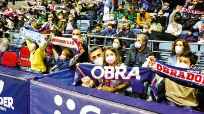 Tras el triunfo ante el Baskonia, los seguidores del Obradoiro no pudieron celebrar una nueva victoria en Sar. Foto: A. Hernández
