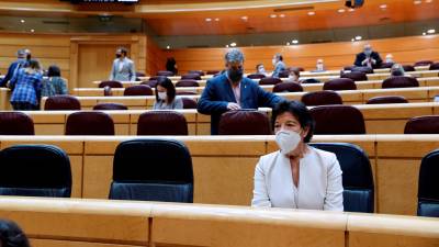 MADRID, 23/12/2020.- La ministra de Educación, Isabel Celaá, a su llegada este miércoles al pleno del Senado en el que fue aprobada definitivamente la Lomloe o ley Celaá, la octava ley educativa de la democracia. EFE/Zipi