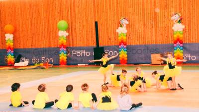 Actuación de baile no acto de clausura das escolas deportivas de O Son no 2019. Foto: C. P. 