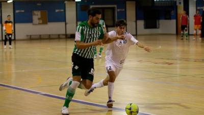 en la lucha Una jugada del Betis-Santiago Futsal de la presente temporada. Foto: SF 