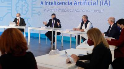 Román Rodríguez, en el centro, en la presentación del Grupo de Expertos en Inteligencia Artificial. Foto: Conchi Paz